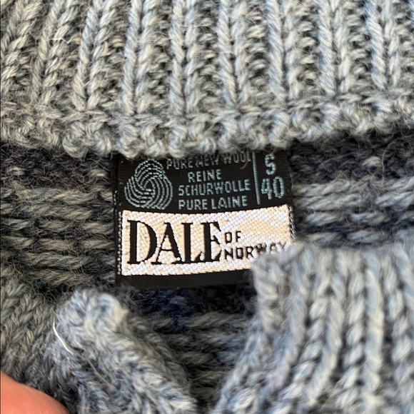 Dale of Norway Blue and Cream Cardigan size S 40 - Picture 2 of 8